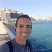 Soy técnico en redes y telecomunicaciones y amo la informática, me gustaría dar clases a alumnos de todas las edades.